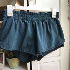 Lululemon size 4 running shorts in teal